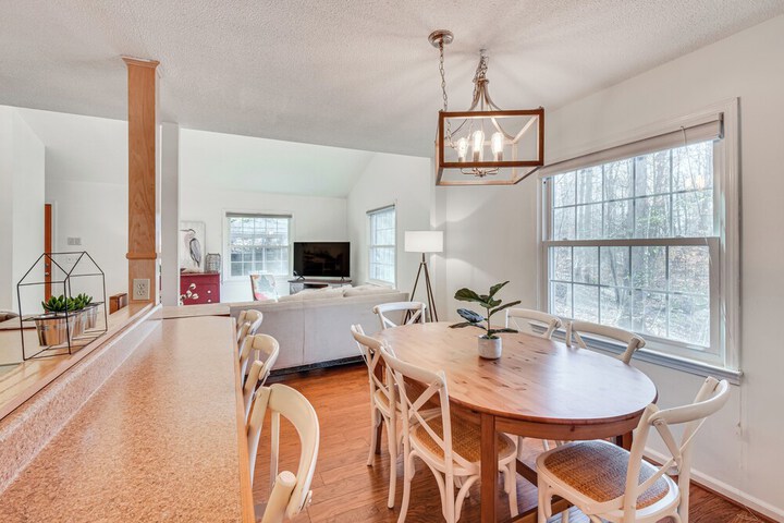 Lakefront Gem w / Games in Westminster!