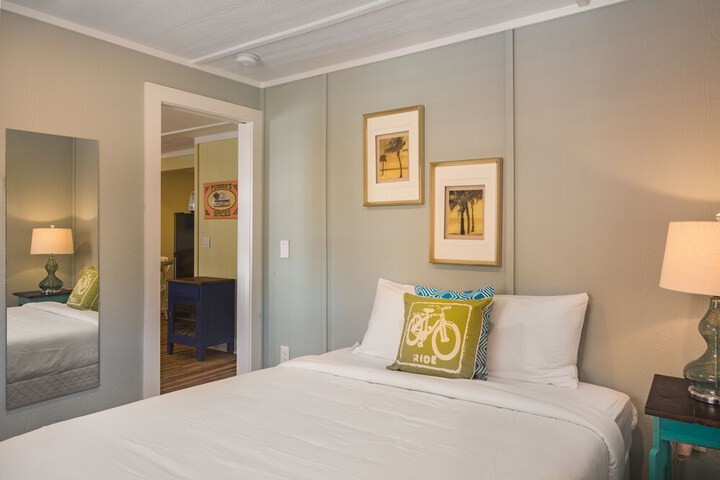 Room 43 of 77