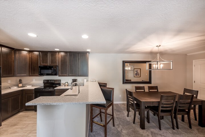 Family Getaway skiing Ice Castles & Golf Course 2204 2 Bedroom Apts by RedAwning
