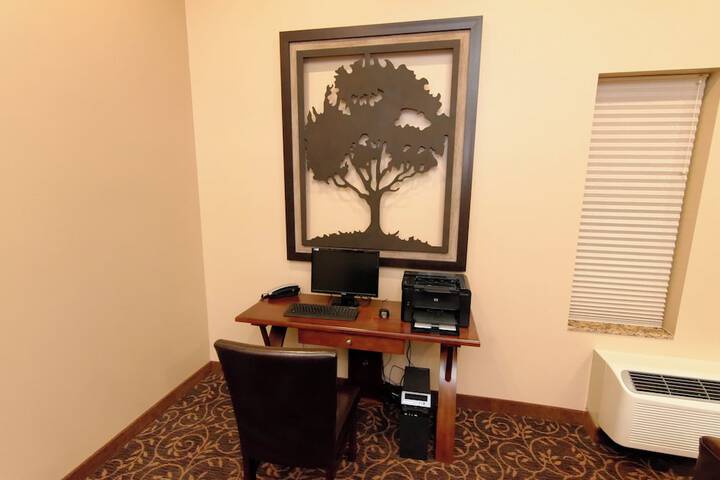 Business Center 104 of 104
