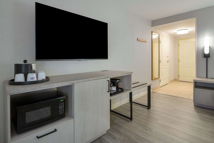 Room 16 of 38