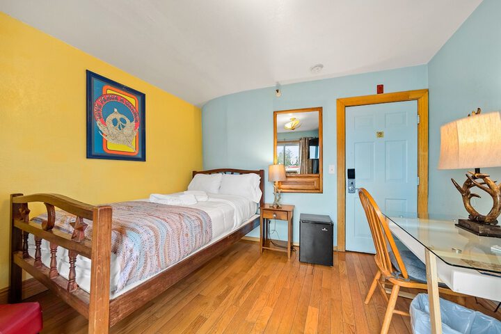 Room 11 of 38