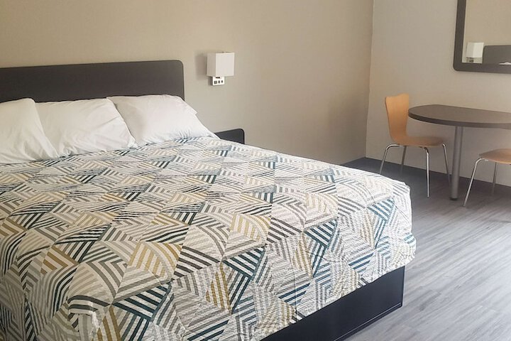 Room 12 of 16
