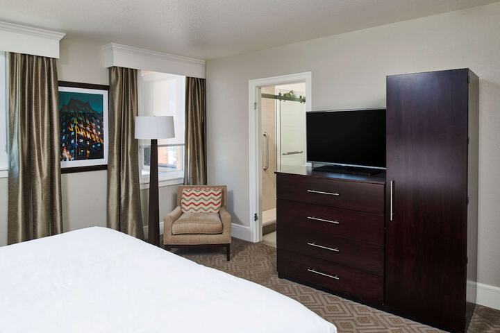 Room 52 of 89