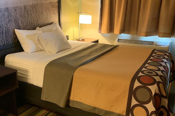 Room 10 of 25