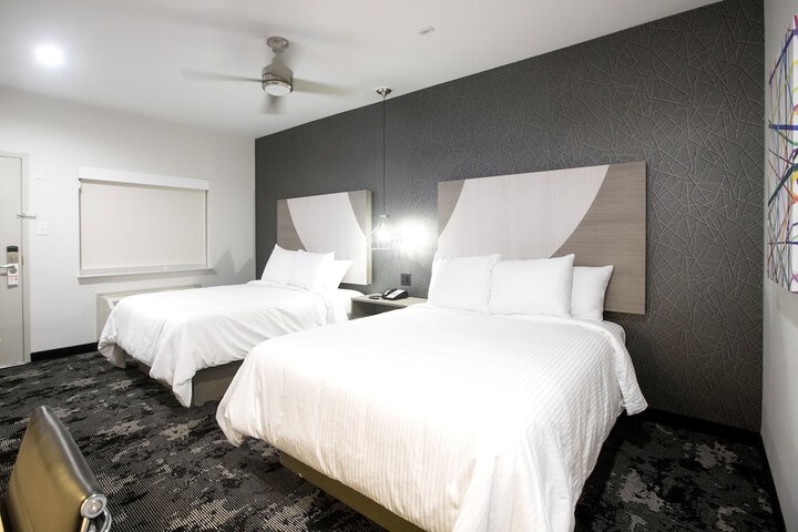 Room 17 of 32