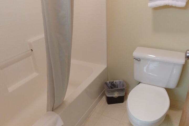 Room 12 of 83