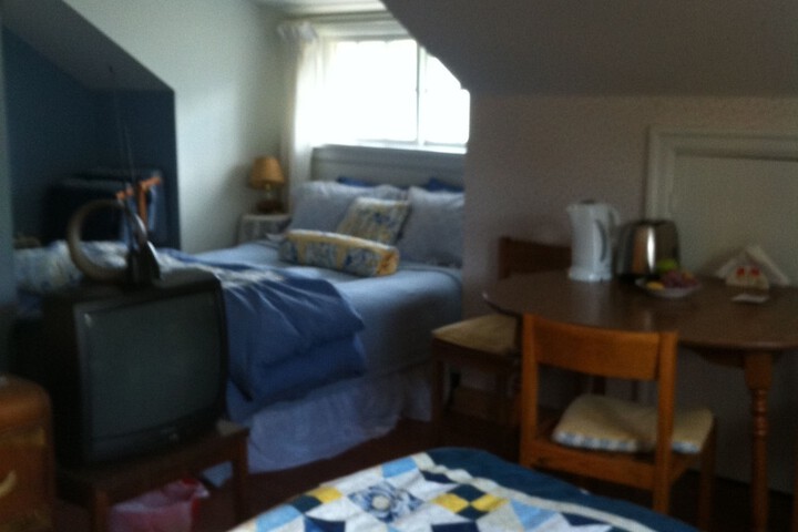 Room 6 of 18