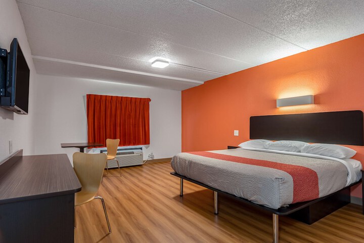 Room 30 of 37