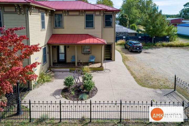 Lake Life Getaway - Condo Near Downtown