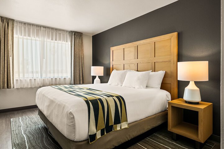 Room 10 of 60