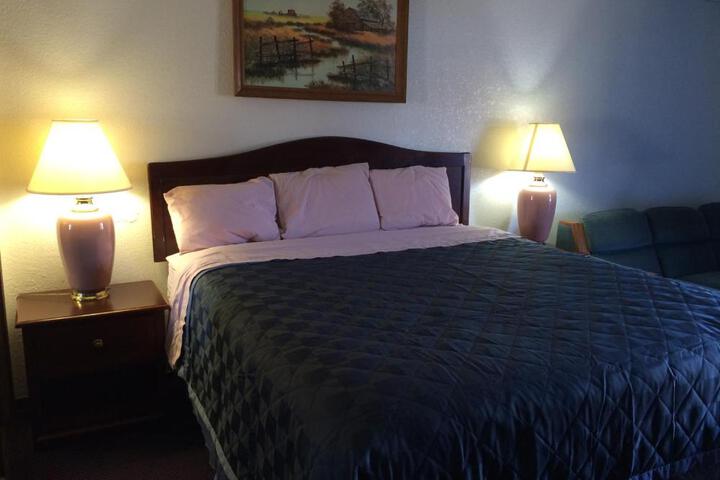 Crystal Palace Inn Brownfield