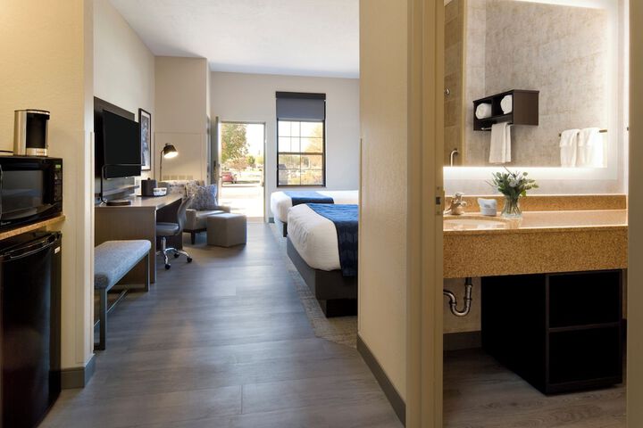 Clubhouse Hotel Suites Sioux Falls