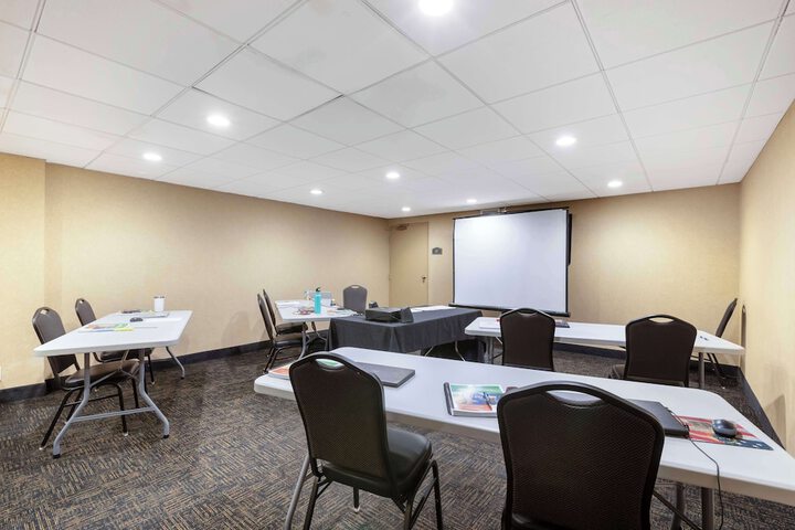 Best Western Plus Midwest Inn