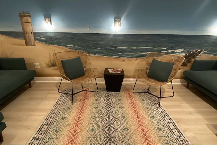 Lounge 157 of 186