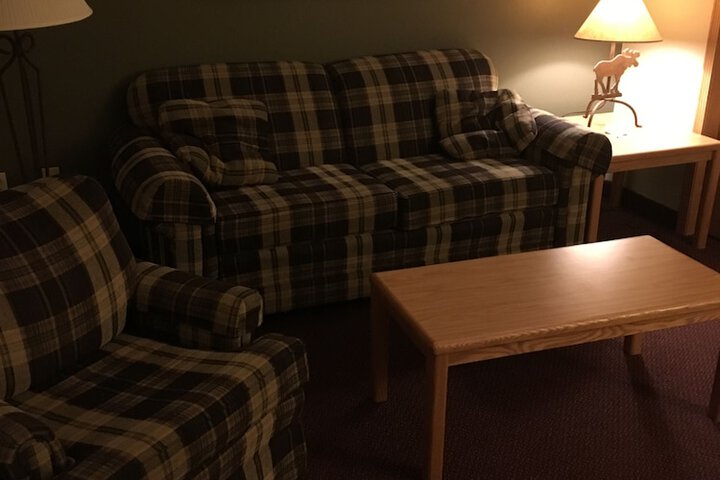 Moose Lake Lodge & Suites