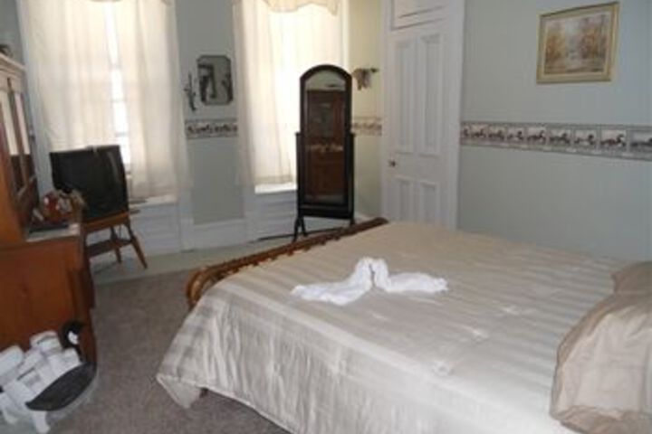 The Heritage House Inn Bed & Breakfast