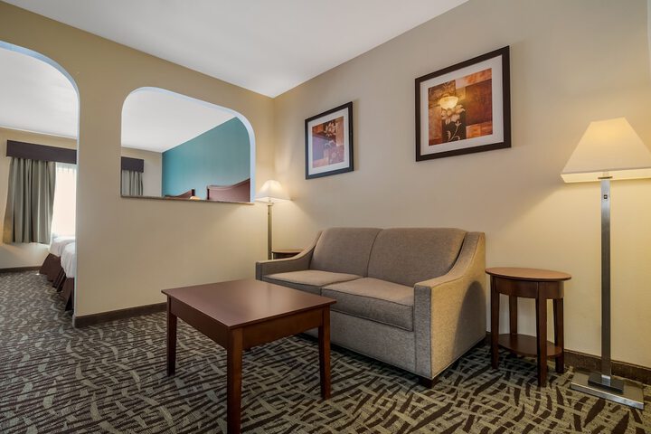 Room 17 of 36