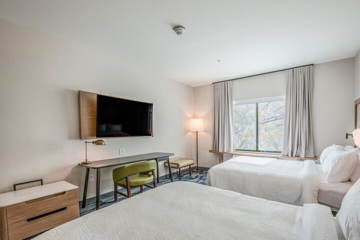 Room 13 of 32