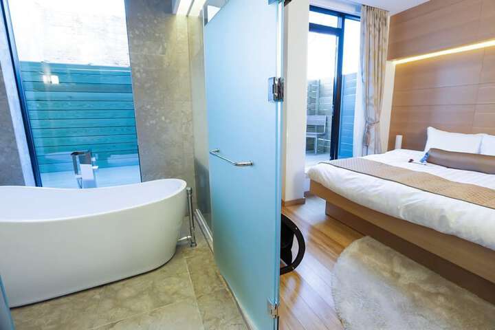 Room 15 of 36