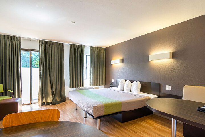 Room 16 of 39
