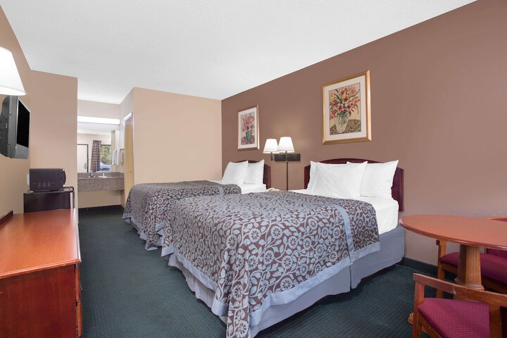Room 6 of 14