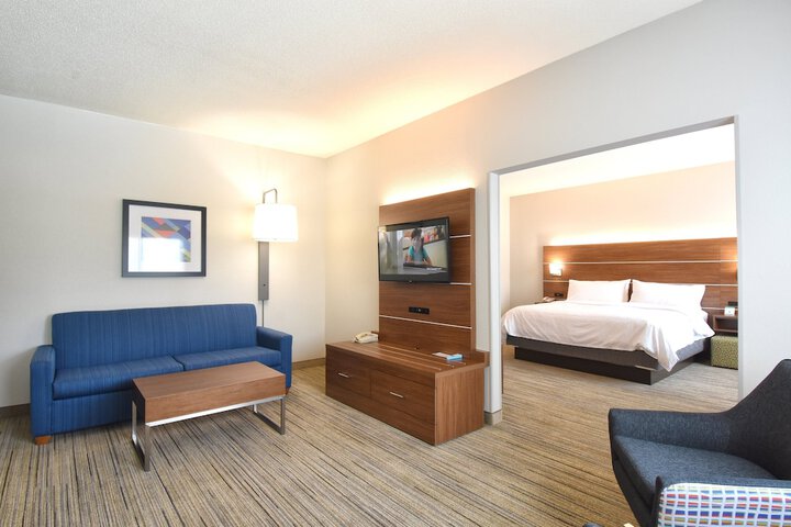 Room 19 of 38