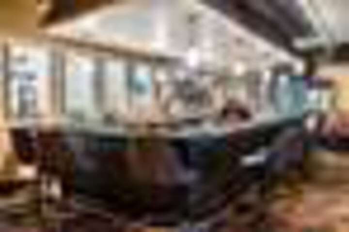 Lounge 116 of 124