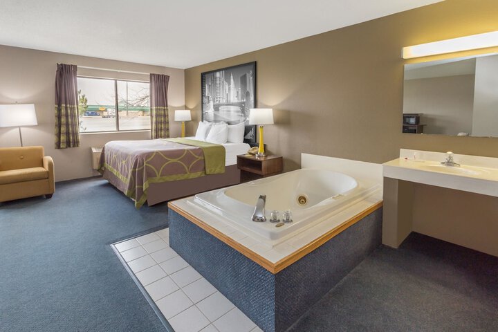Room 5 of 16