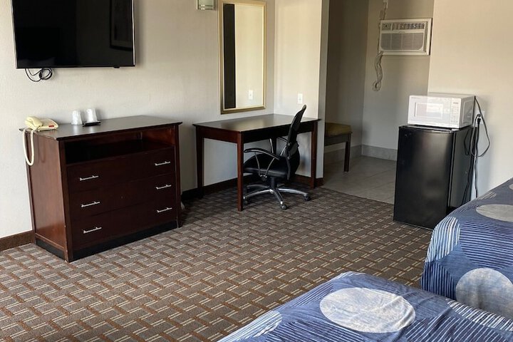 Room 15 of 18