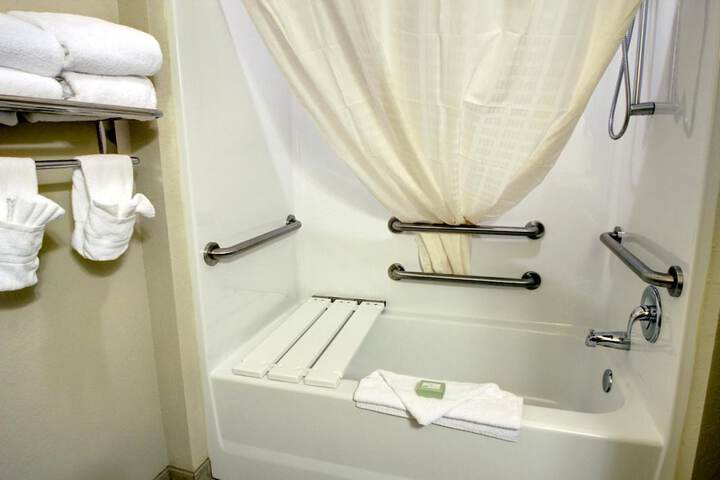 Cobblestone Inn & Suites - Winterset IA