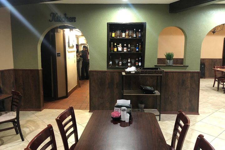 Dining 16 of 18