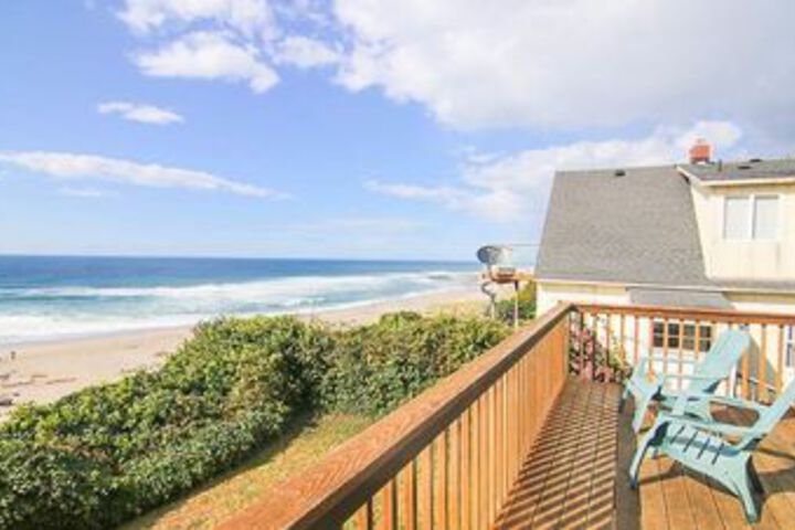 A Beachfront Fantasea 3 Br home by RedAwning