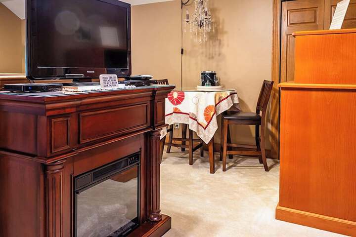 Room 13 of 65