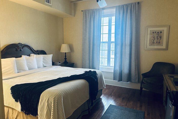 Room 11 of 27