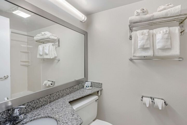 Room 16 of 32