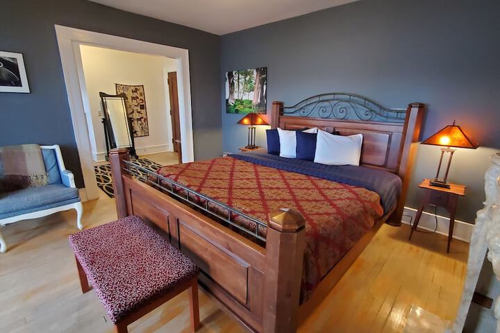 Room 25 of 29