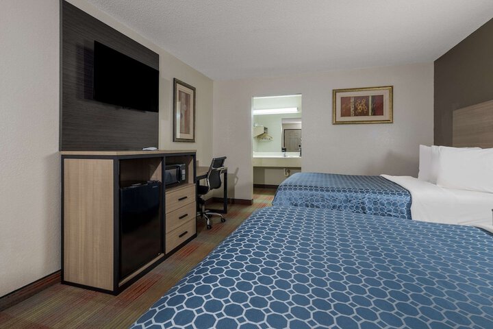 Room 17 of 30