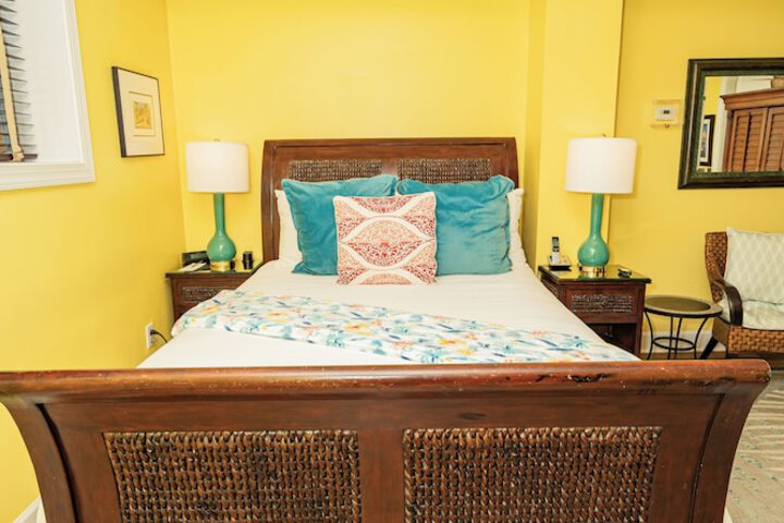 Waters Edge Inn - Adults Only