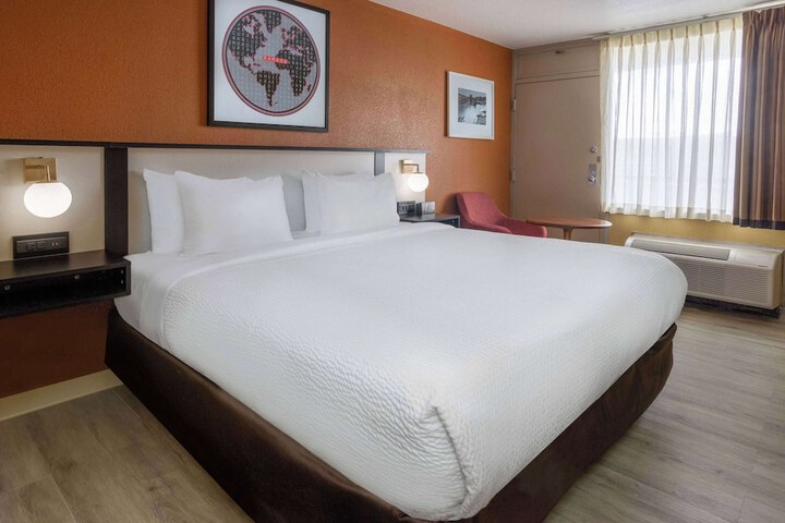 Room 34 of 49