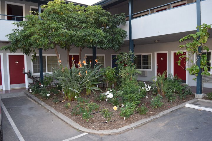 Hotel Exterior 19 of 32