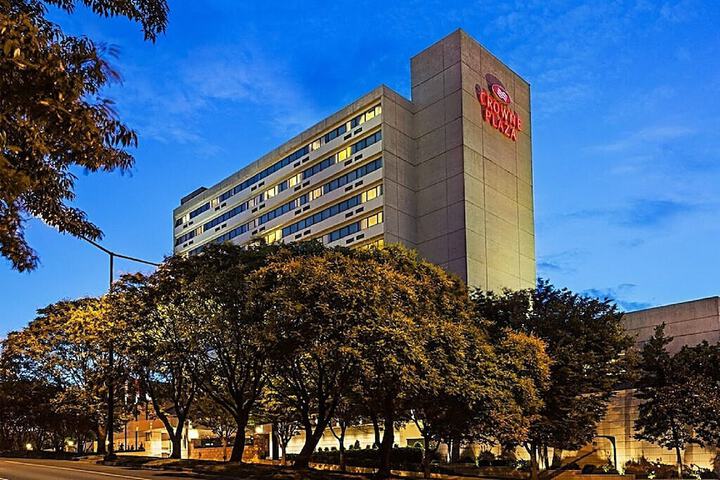 Crowne Plaza Knoxville Downtown University by IHG