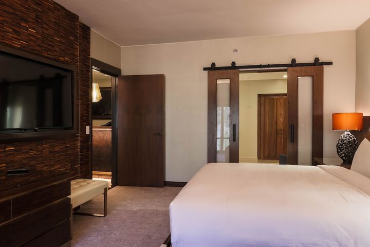 Room 36 of 100