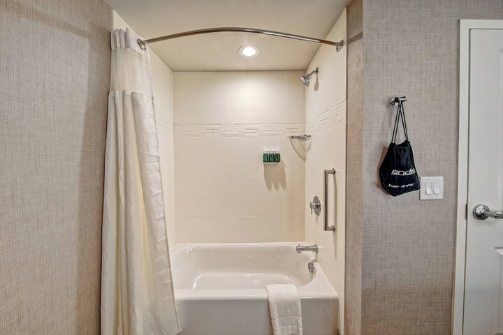 Room 40 of 53