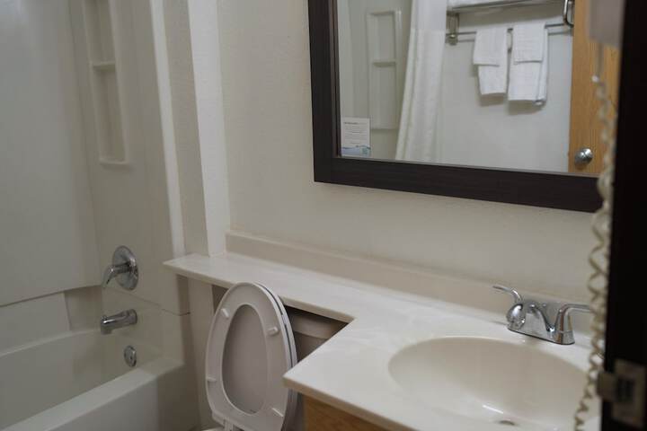 Room 11 of 28
