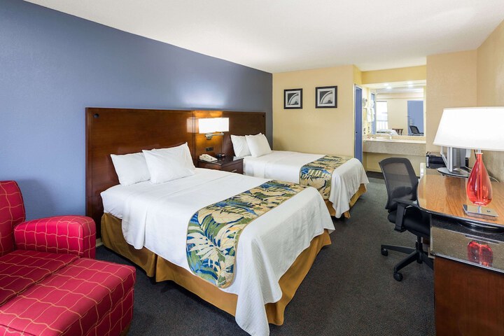 Room 5 of 16