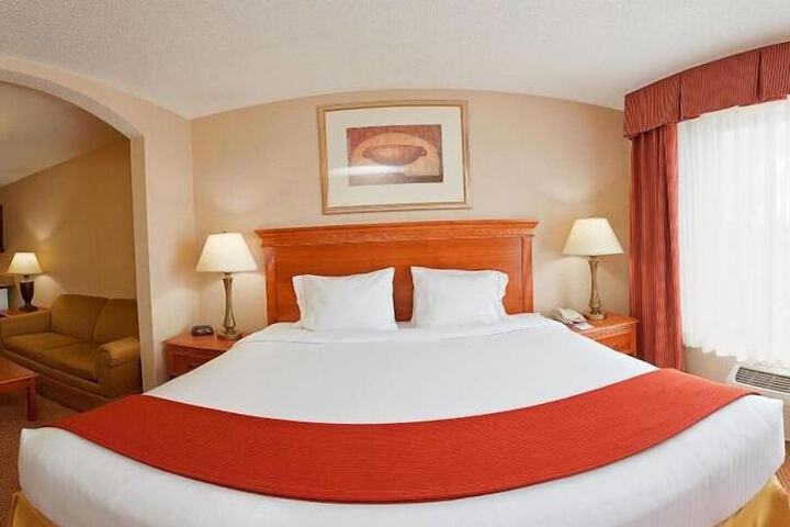 Holiday Inn Express Hotel & Suites Detroit - Utica by IHG