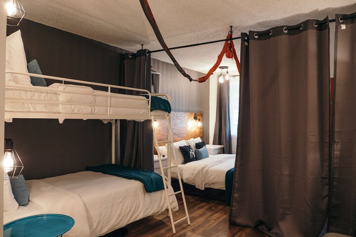 Room 21 of 76