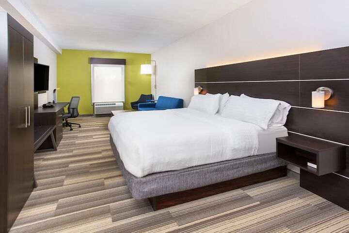 Holiday Inn Express & Suites Morristown by IHG