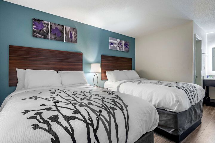 Room 9 of 33